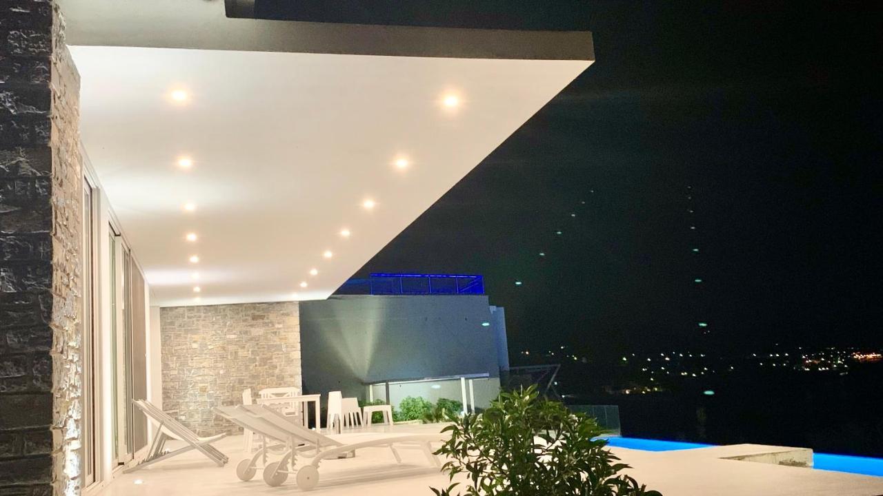 Kuro Beach House - Oceanfront Luxury & 25M Pool Achlia Exterior photo